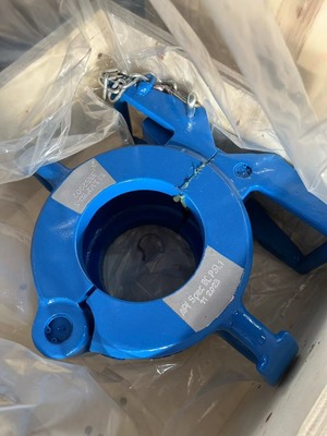 Universal Lifting Clamp 3 Tons Capacity for 80 mm Diameter